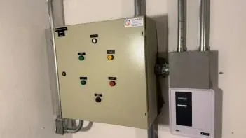 Quadro elétrico do sistema de pressurização